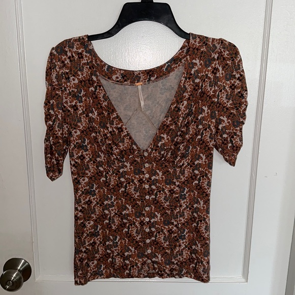 Free People top - Picture 1 of 2